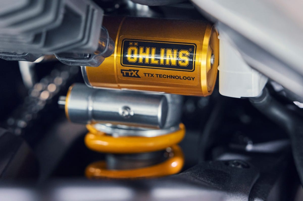 The SP variant comes with an Ohlins TTX36 monoshock and Brembo Stylema calipers.